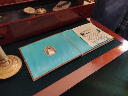 Роскошные интерьеры дома Лермонтовых воссозданы и наполнены аутентичными предметами той эпохи. 05