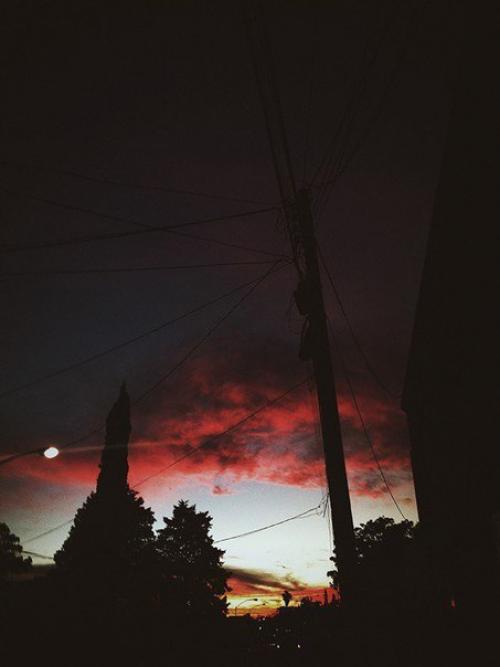 Закату наплевать, смотрят на него или нет. 05