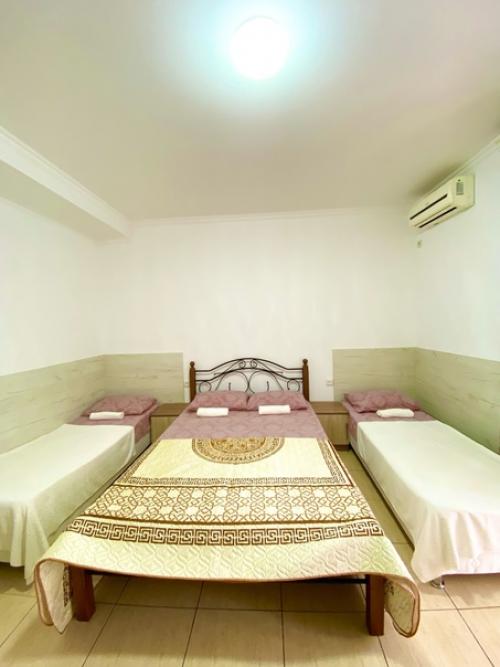 Идеальный просторный номер для отдыха семьи с 2 детьми. 02