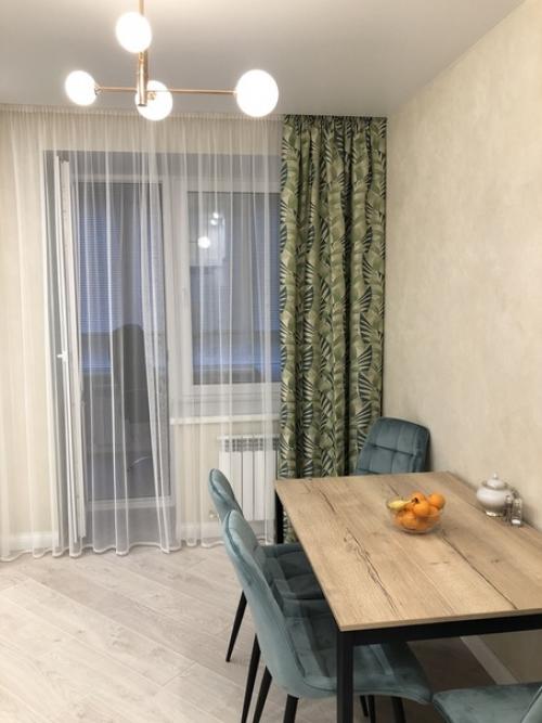 Двухуровневая кухня до потолка. 01