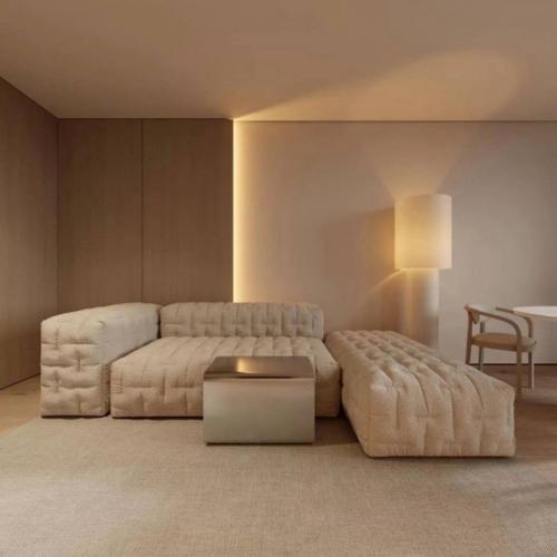 Гостиная переходящая в кухню в светлых тонах. 01