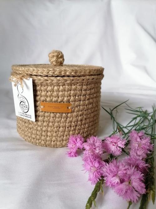 Вязаная корзинка из джута - это не только стильный, но и функциональный аксессуар для дома. 08