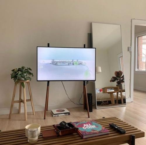 9 крутых подставок под телевизор: решение, дающее свободу дизайну интерьера и телевидению одновременно. 04