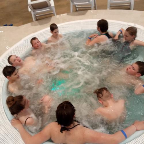 В воскресенье ребята нашей школы, вместе с половинскими школьниками посетили в Тюмени аквапарк Лето - Лето. 06