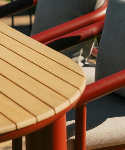 Уличная мебель тоже может быть яркой и стильной. 03