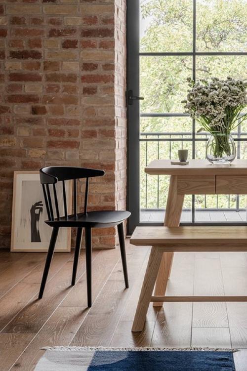 Цветовая гамма квартиры сдержанная: белые стены хорошо сочетаются с пастельными оттенками элементов интерьера. 05