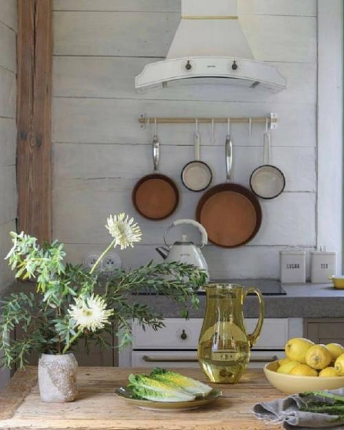 Дом с зелеными ставнями. 01