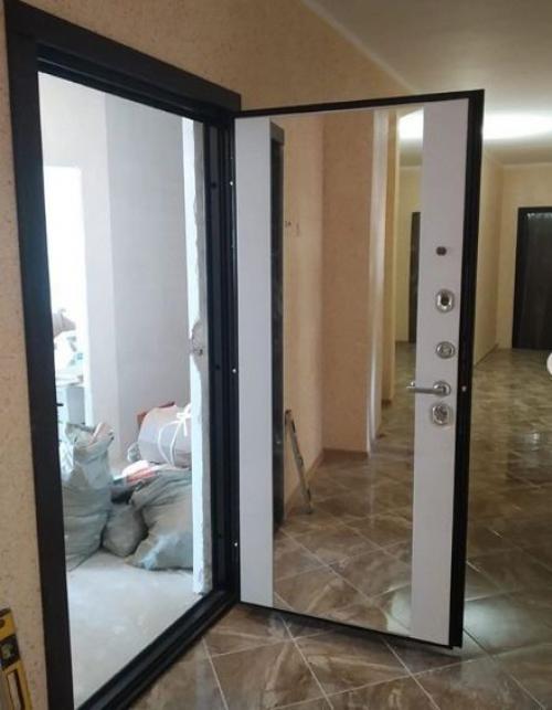 Рeшили сэконoмить местo в прихожeй и постaвили такyю двеpь. 01