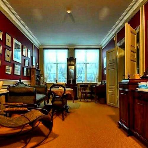 Дом - музей Х. к. Андерсена, открытый в 1908 году, стал одним из первых в мире, посвящённых великому сказочнику. 03