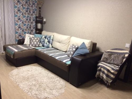 Добрый вечер, хочу показать свою гостиную - спальню в однокомнатной квартире. 01