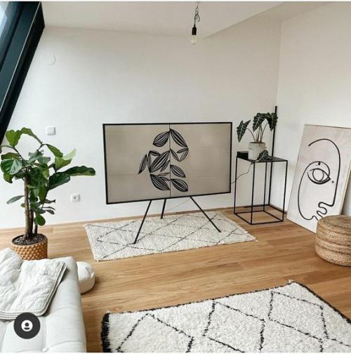 9 крутых подставок под телевизор: решение, дающее свободу дизайну интерьера и телевидению одновременно. 01