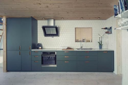 Этот небольшой дом площадью 60 квадратных метров расположен в Норвегии. 05