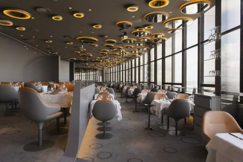 Натяжные потолки в стиле футуризм. 03