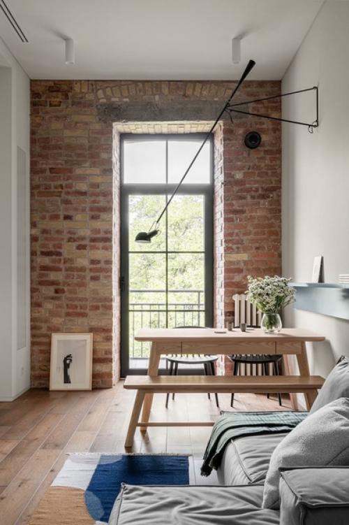 Цветовая гамма квартиры сдержанная: белые стены хорошо сочетаются с пастельными оттенками элементов интерьера. 03