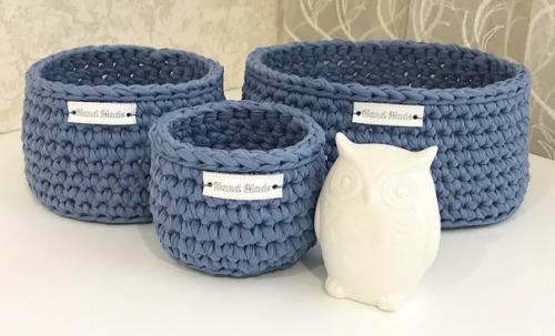 Корзинки из трикотажной пряжи впишутся в любой интерьер спальни, детской, прихожей, ванной комнаты, подойдут для хранения мелочей, косметики. 08