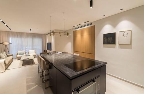 Стильная современная квартира для семейной пары с 3- мя детьми в Тель-авиве, израиль. 07