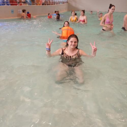 В воскресенье ребята нашей школы, вместе с половинскими школьниками посетили в Тюмени аквапарк Лето - Лето. 07