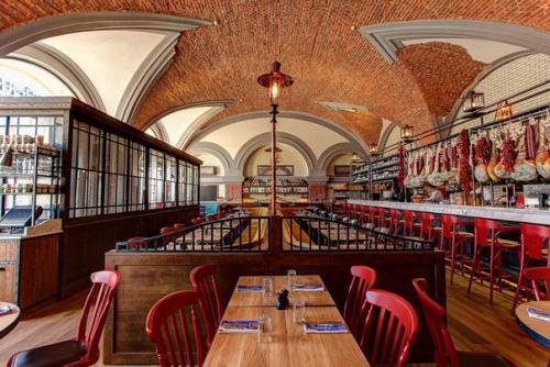 11 ресторанов и клубов Петербурга, принадлежащих известным персонам. 03