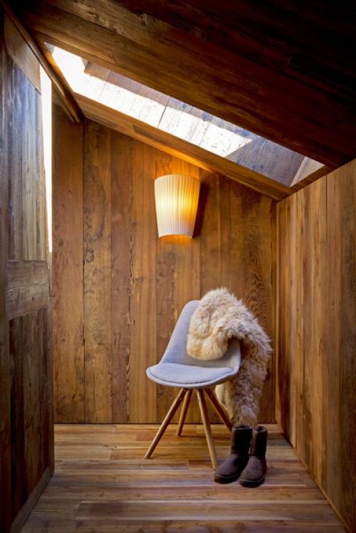 Реконструкцию мансарды типичного горного дома, расположенного у подножия Монблана, Италия, выполнила архитектурная студия Fabio Fantolino. 08