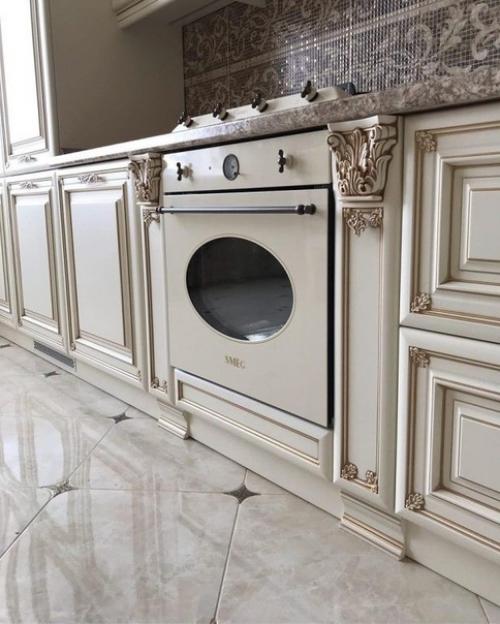 Цвет, дизайн, фартук, пол и даже штора всё гармонирует друг с другом, всё подобрано грамотно, со вкусом, смотрится стильно, уютно и очень красиво! 03