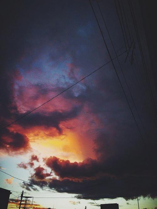 Закату наплевать, смотрят на него или нет. 01