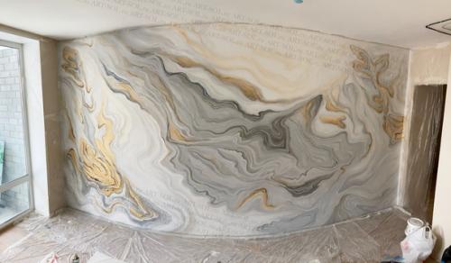 Второй вариант абстрактной росписи, которую мы выполнили в той же квартире, что и первую, но в другой комнате. 02