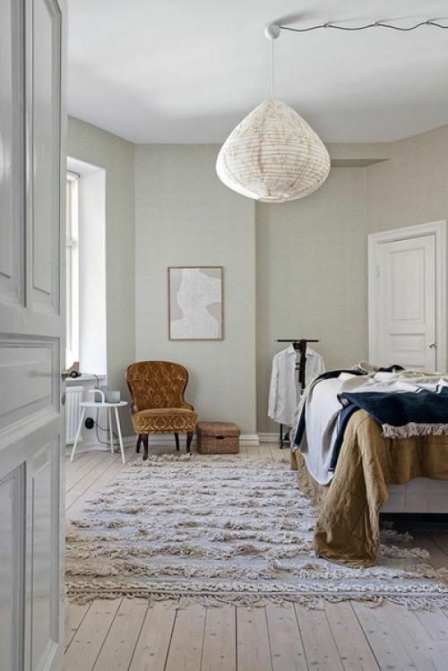 Старинная мебель украшением этого городского интерьера квартиры в Гётеборге стала. 08