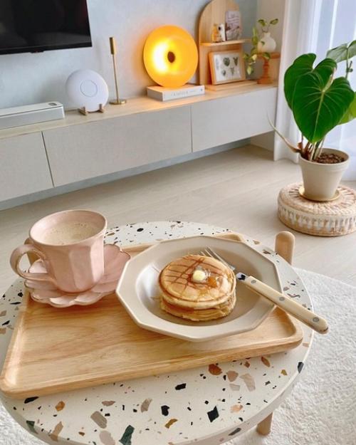 Детали скандинавского интерьера в китайской квартире, где очень любят дерево. 07