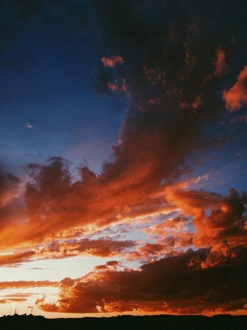 Закату наплевать, смотрят на него или нет. 03