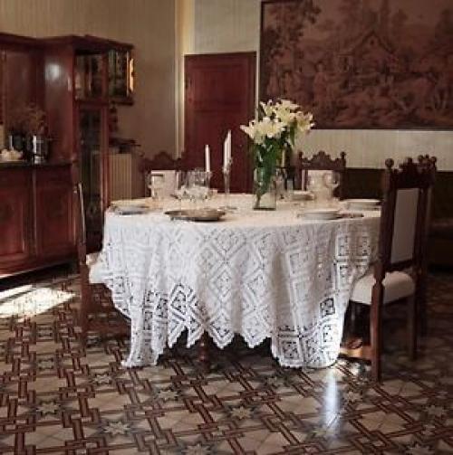 У вязаного крючком текстиля какое-то магическое свойство есть. 05