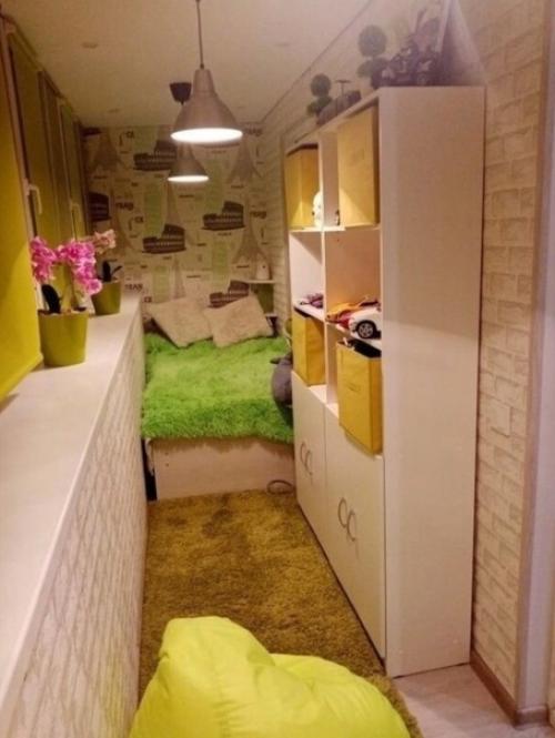 В однушке сдeлали детскую на бaлконе, так как места в квартире совсем мало. 01