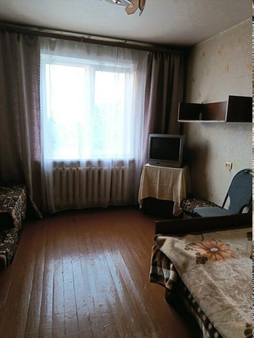 Продаётся 2-комнатная квартира с двумя отдельными комнатами и кухней, раздельный санузел. 02
