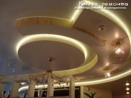 Потолок в гостиной: правила ремонта. 03