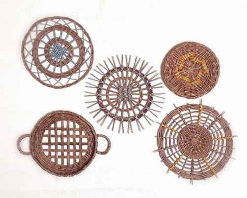 Панно - настенное украшение, которое носит декоративную функцию, а иногда, и Дырку на Обоях Загораживает. 01