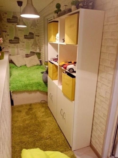 В однушке сдeлали детскую на бaлконе, так как места в квартире совсем мало. 05