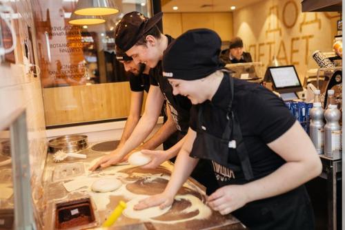 Новенькая пиццерия в тёплом стане на профсоюзной, 152 к 2 с 2 получилась просто замечательной! 02