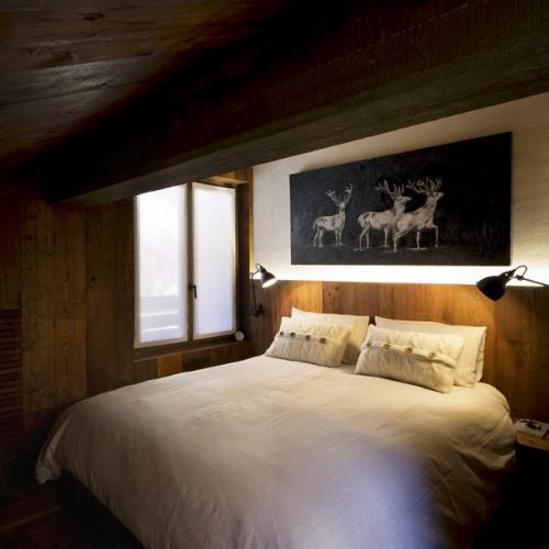 Реконструкцию мансарды типичного горного дома, расположенного у подножия Монблана, Италия, выполнила архитектурная студия Fabio Fantolino. 06