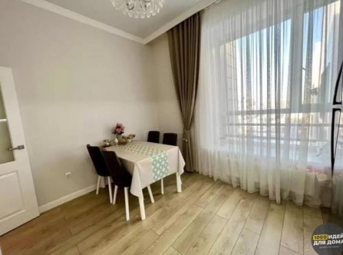 Просторная квартира. С тремя комнатами. 02