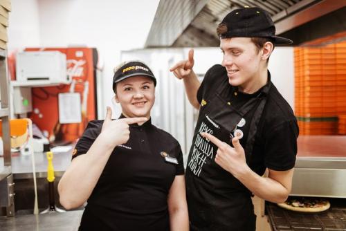 Новенькая пиццерия в тёплом стане на профсоюзной, 152 к 2 с 2 получилась просто замечательной! 01