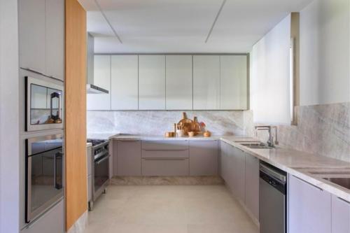 Свежий интерьер с видом на Рио. 06