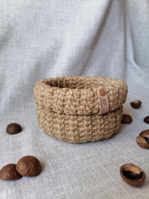Вязаная корзинка из джута - это не только стильный, но и функциональный аксессуар для дома. 04