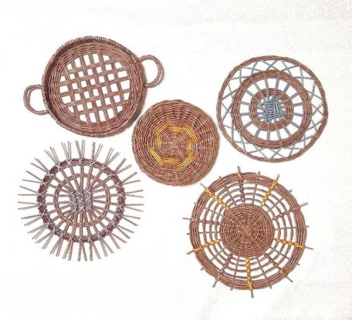 Панно - настенное украшение, которое носит декоративную функцию, а иногда, и Дырку на Обоях Загораживает. 02