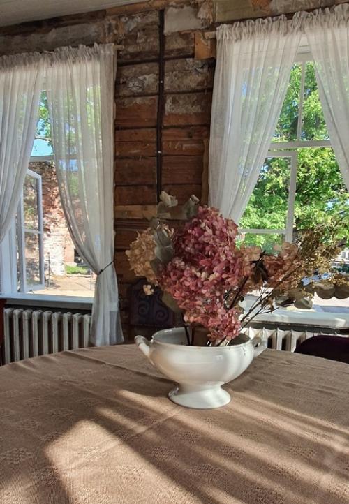 Зарисовки в старинном деревянном доме в Выборге. 02