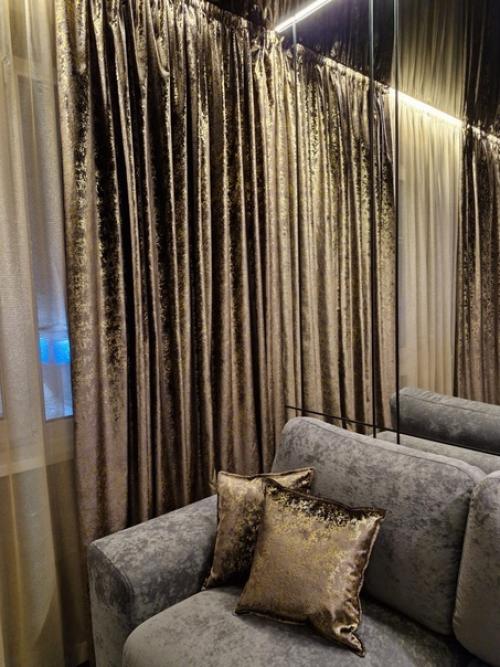 Шикарный бархат с печатью и тюль с золотым блеском украсили Тайную комнату на балконе в стиле ар деко. 07