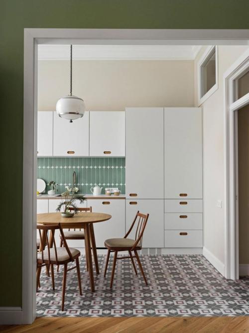 Реализованный интерьер квартиры в стиле икеа 1960-х в старом доме Санкт-петербурга. 01