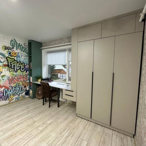 Красками разными: белыми, красными. 03