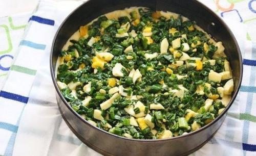 Быстрый заливной пирог с луком и яйцом. 04