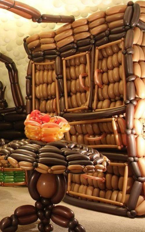 Джереми телфорд, 34-летний художник из штата юта, воссоздал интерьер дома хоббита из воздушных шариков в своей гостиной. 02