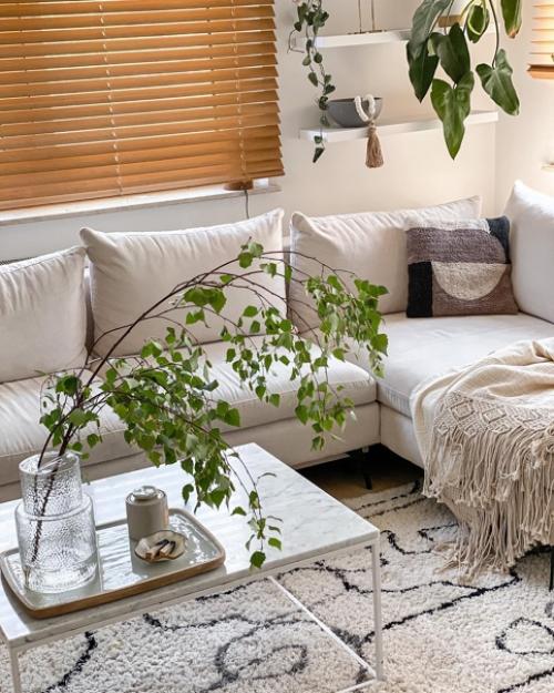 Идеальный интерьер с белой и деревянной мебелью в скандинавском стиле. 02