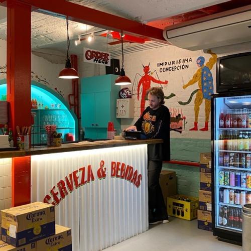 В Москве во всю работает новое место La Virgen от команды Underdog. 02